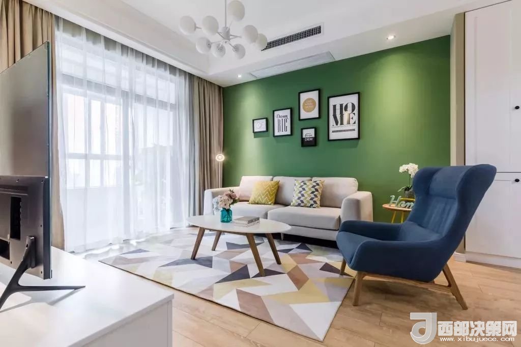 沙發(fā)背景墻選對裝飾畫，才能美了整個客廳空間！