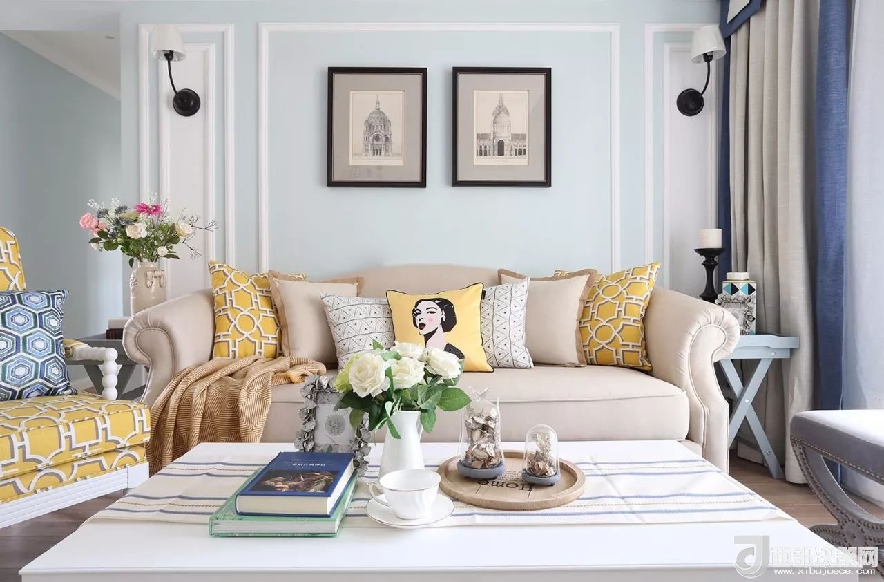 沙發(fā)背景墻選對裝飾畫，才能美了整個客廳空間！