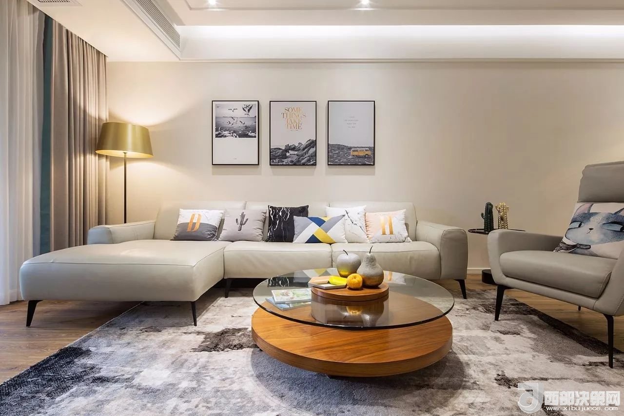 沙發(fā)背景墻選對裝飾畫，才能美了整個客廳空間！