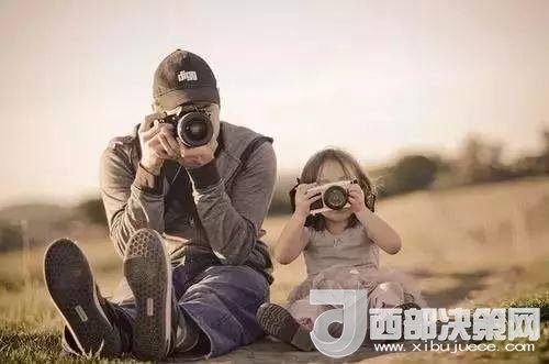 “曾子殺豬”故事在前，最近又有《父母說(shuō)好考了90分就去看海，被爽約后女孩離家出走》新聞在后。父母如果自己的行為“打臉”了，又怎么能在孩子面前掌握教育的主動(dòng)權(quán)。