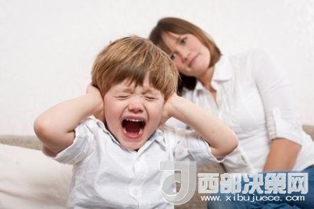 這時(shí)孩子可能會(huì)一直哭，甚至觀察父母的反應(yīng)。父母這時(shí)候可以讓他哭，哭累了自然就會(huì)停下，要讓孩子明白“鬧起來(lái)沒(méi)道理我不會(huì)心疼你”。