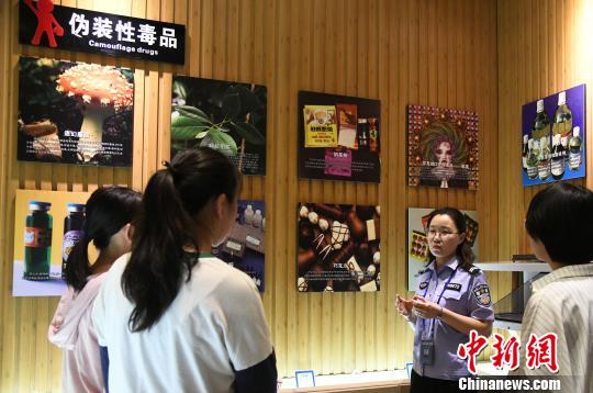 山西省司法行政戒毒系統(tǒng)積極面向社會開展禁毒警示教育?！　　⊥踅ㄜ?攝