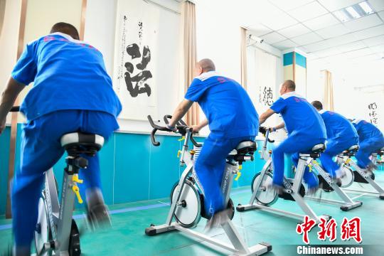 山西省戒毒人員正在進行身體鍛煉。　王建軍 攝