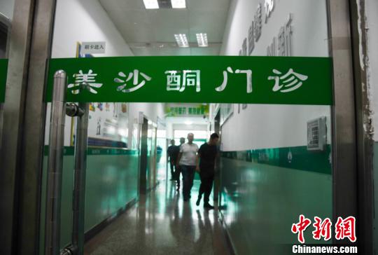 有數(shù)據(jù)顯示，十年來，山西省司法行政戒毒系統(tǒng)累計收治戒毒人員總數(shù)6萬余人。截至目前，在冊強制隔離戒毒人員、自愿戒毒人員、戒毒康復(fù)人員、美沙酮維持治療人員共1.2萬余人。　王建軍 攝