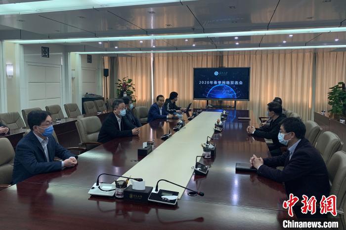 寧夏大學(xué)2020年春季首場綜合類“網(wǎng)絡(luò)雙選會”現(xiàn)場?！±钆迳?攝