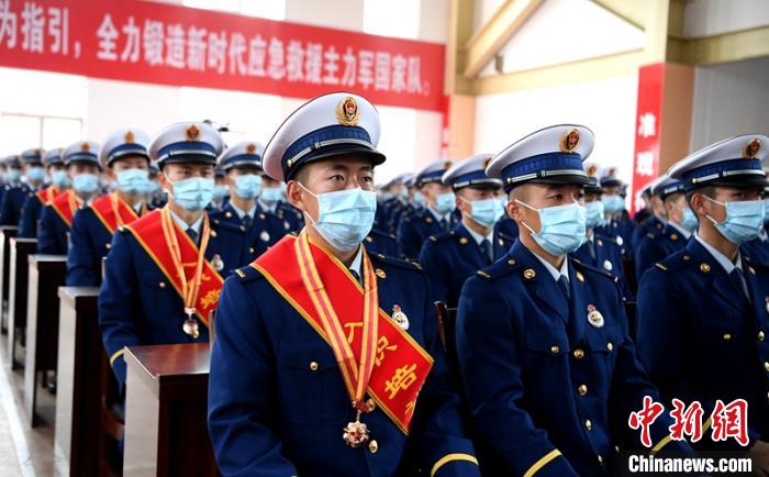 授銜表彰儀式現(xiàn)場。　劉忠俊 攝