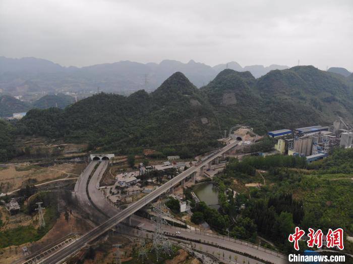 貴州省首條城際高速鐵路——安六鐵路開始聯(lián)調聯(lián)試。中國鐵路成都局集團公司供圖