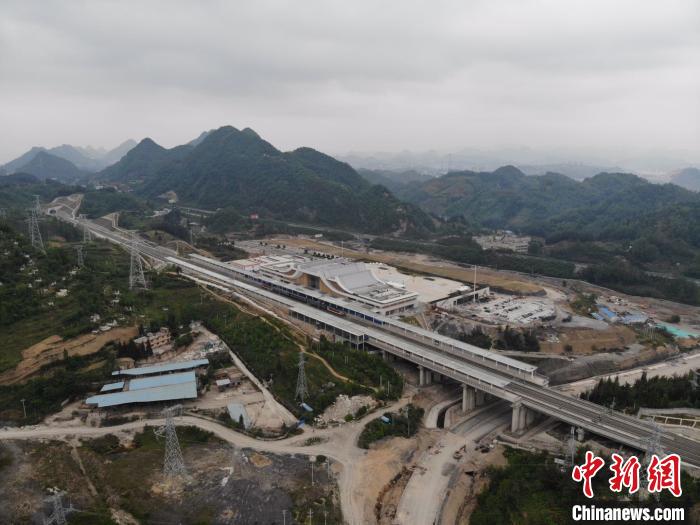 貴州省首條城際高速鐵路——安六鐵路開始聯(lián)調聯(lián)試。中國鐵路成都局集團公司供圖