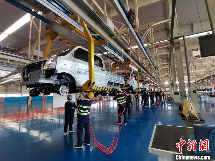 4月初，成功汽車全面復(fù)工復(fù)產(chǎn)。尤其是隨著疫情得到控制，該公司的生產(chǎn)力度也不斷加大。　高飛 攝
