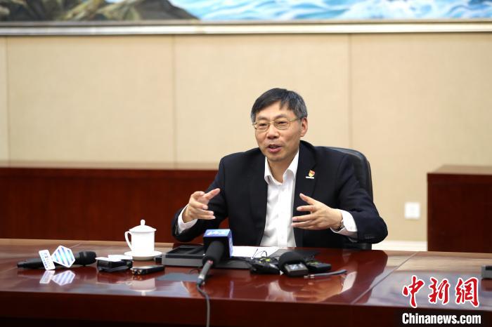 近日，全國(guó)人大代表、浪潮集團(tuán)董事長(zhǎng)兼CEO孫丕恕接受媒體采訪(fǎng)。浪潮集圖供圖