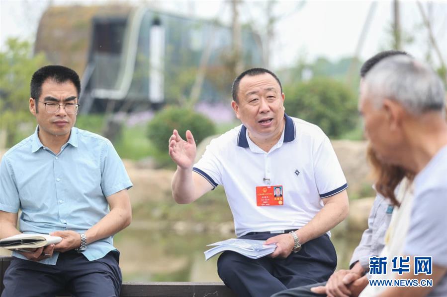 （新華全媒頭條·兩會精神看落實·圖文互動）（2）整體謀劃、系統(tǒng)升級、全面提升——落實全國兩會精神織牢織密公共衛(wèi)生防護網(wǎng)