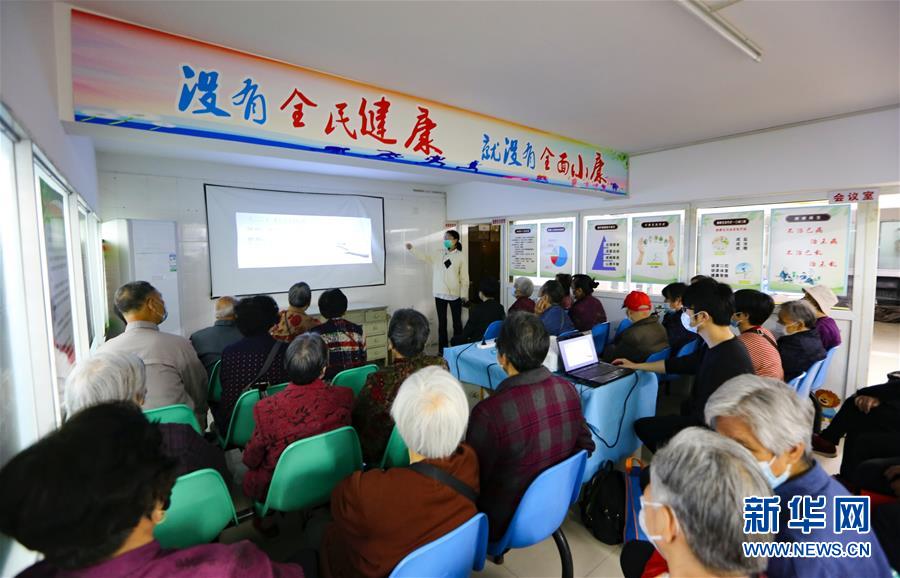 （新華全媒頭條·兩會精神看落實·圖文互動）（3）整體謀劃、系統(tǒng)升級、全面提升——落實全國兩會精神織牢織密公共衛(wèi)生防護網(wǎng)