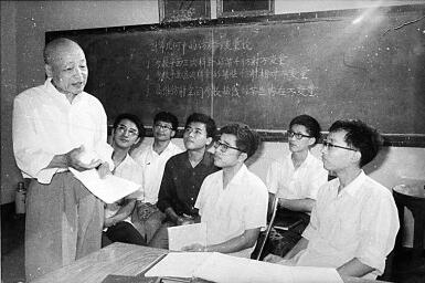 舍我其誰(shuí)報(bào)國(guó)志，碧血丹心愛(ài)國(guó)情