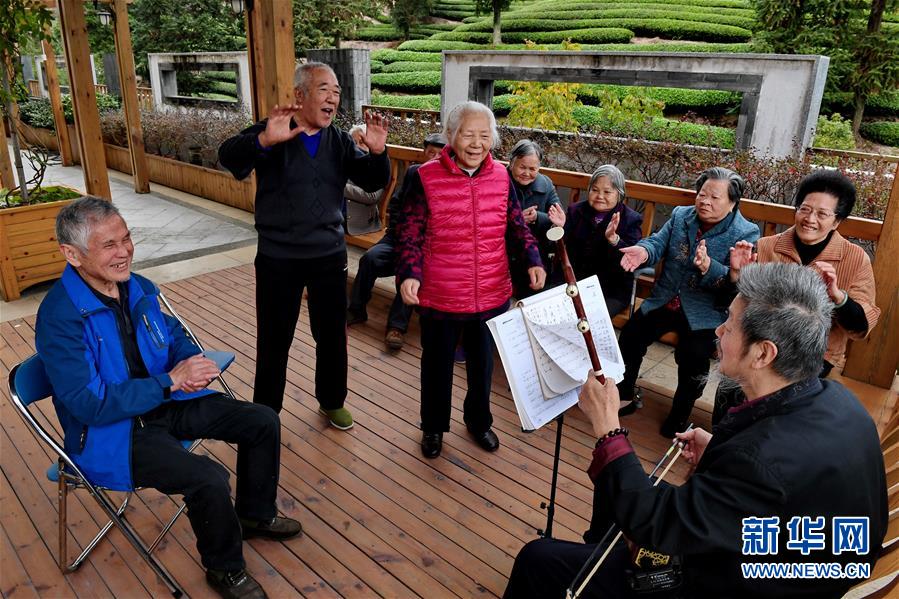 (新華全媒頭條·圖文互動)(1)偉大旗幟引領歷史巨變——習近平新時代中國特色社會主義思想指引“十三五”經濟社會發(fā)展述評