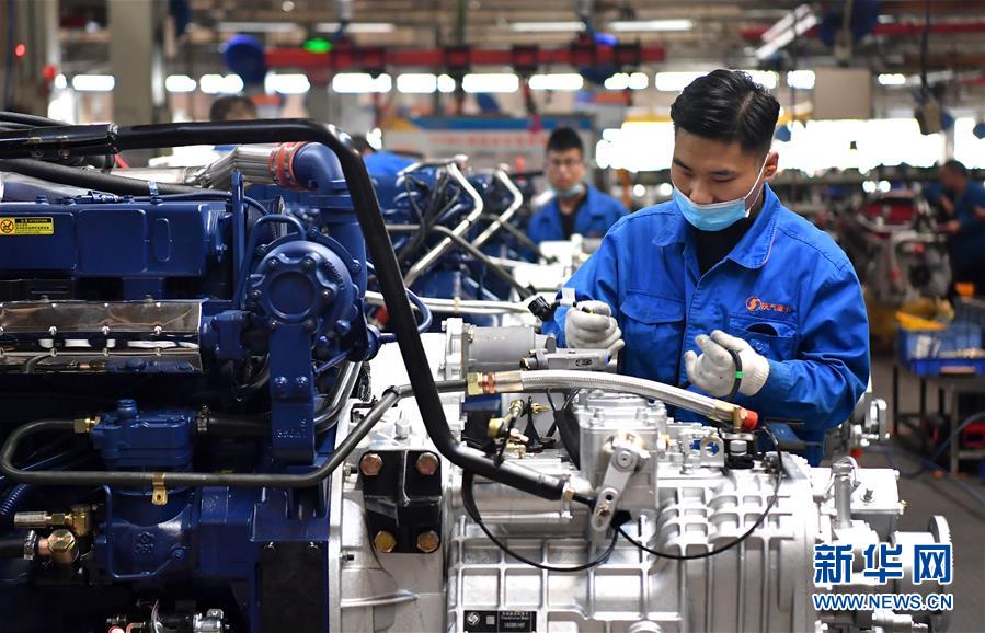 (新華全媒頭條·五中全會精神在基層·圖文互動)(5)奮發(fā)新青年 逐夢新征程——各地青年學(xué)習(xí)貫徹落實五中全會精神觀察